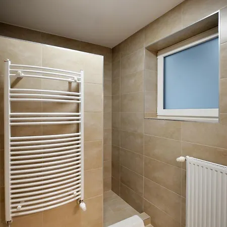 One Luxury Eger