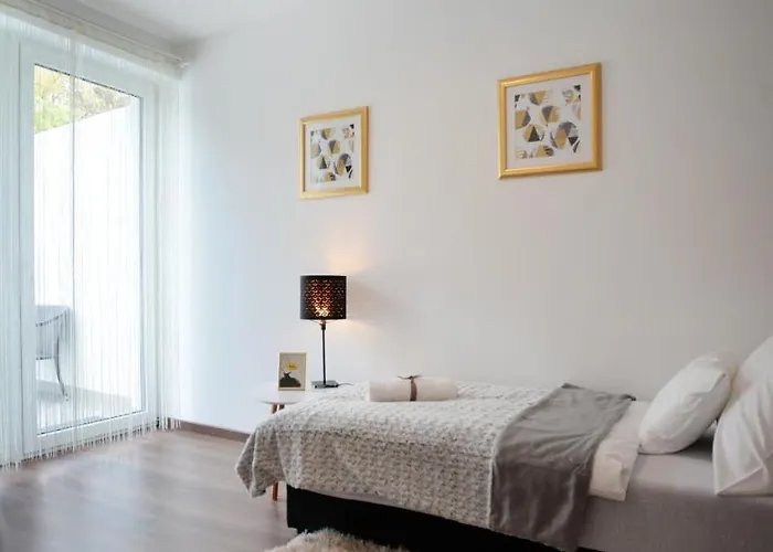 One Luxury Apartment Eger